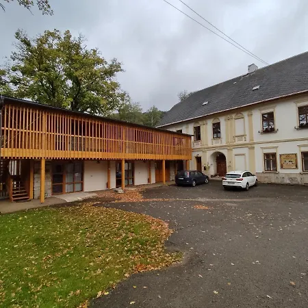 Ve Mlyne Apartment *