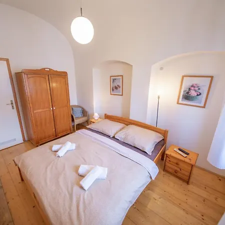 Ve Mlyne Apartment *